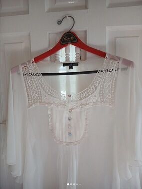 Willi Smith Light Gray Blouse with Black Trim.Boho style.